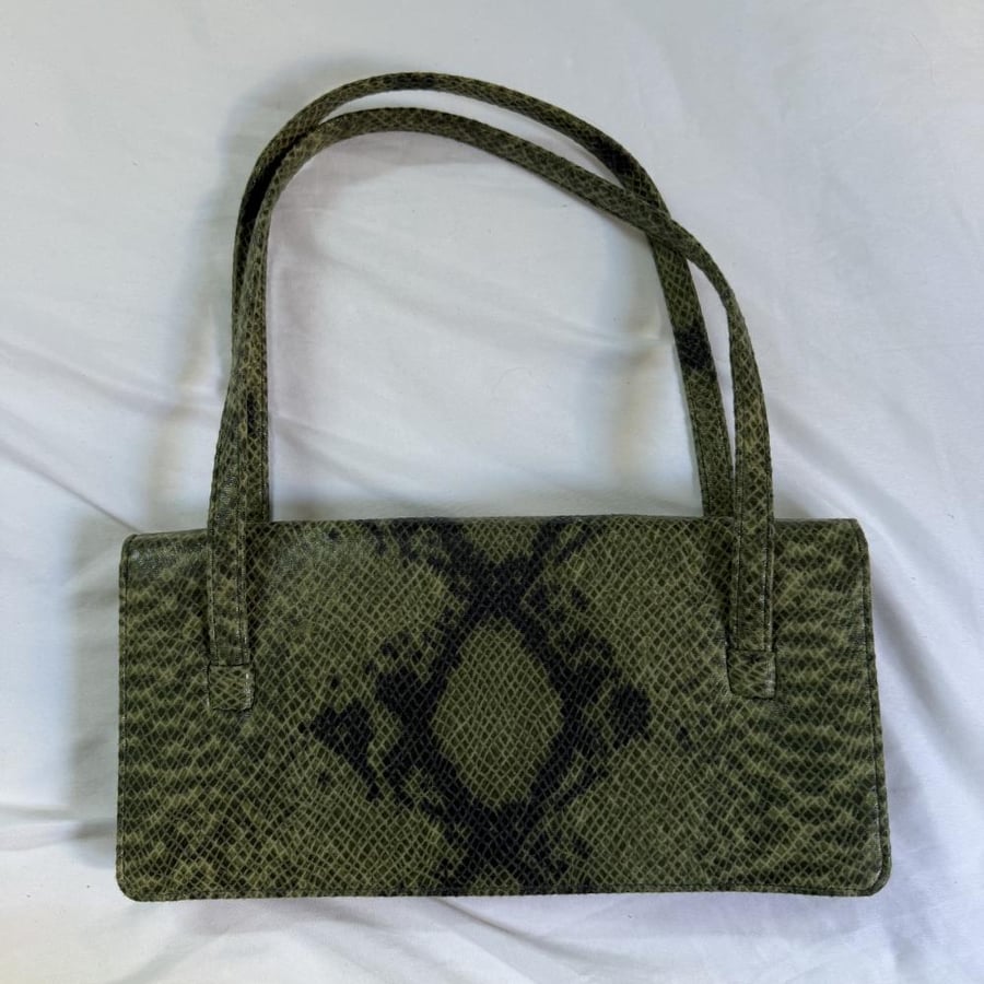 Fendi Olive Green Python Leather Baguette Shoulder Bag ( هذي الشنطه مو اصليه)