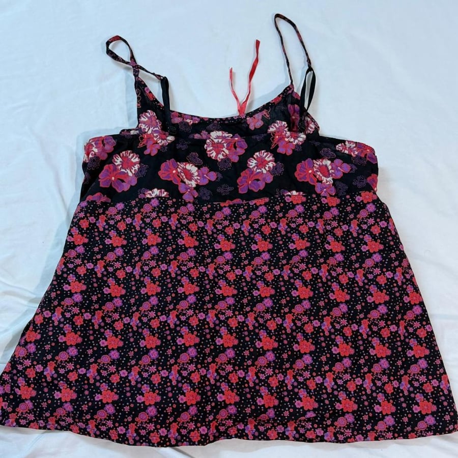 La Vie en Rose Black Floral Print Cami Top - Size L