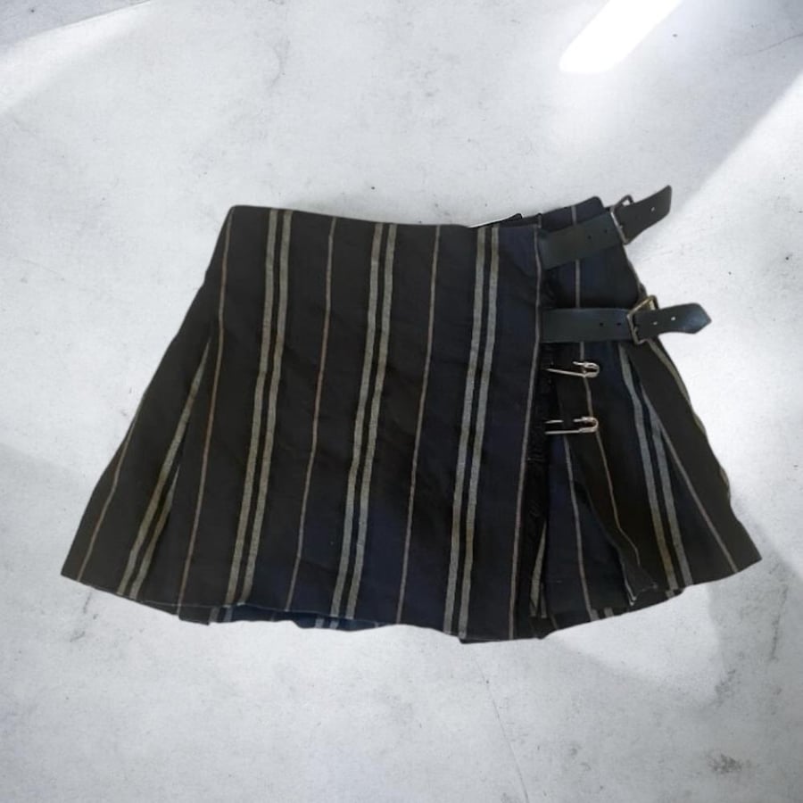 Burberry mini black skirt Size :s
