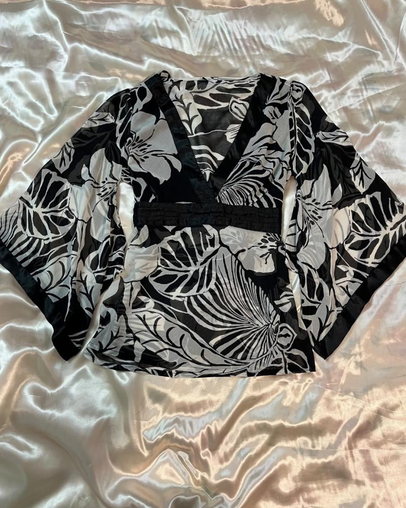 Evie Black and White Tropical Leaf Print V-Neck Tunic Blouse - Size 14