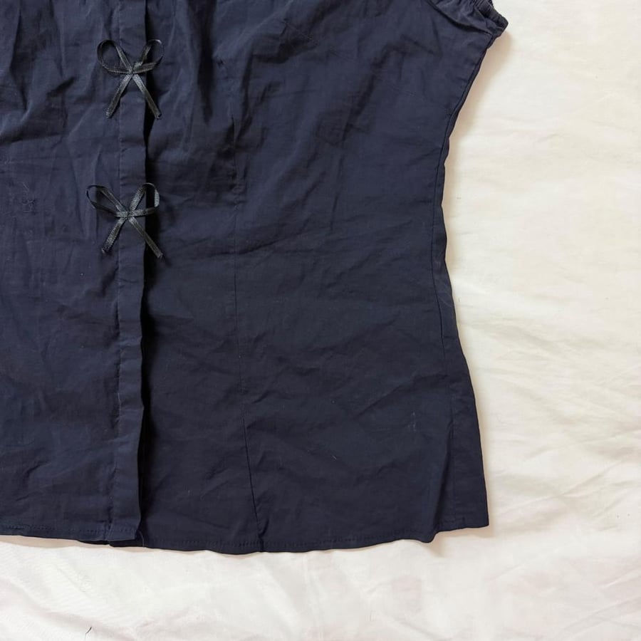 Codentry Black Short Sleeve Button-Down Top with Bow Accents - Size XL