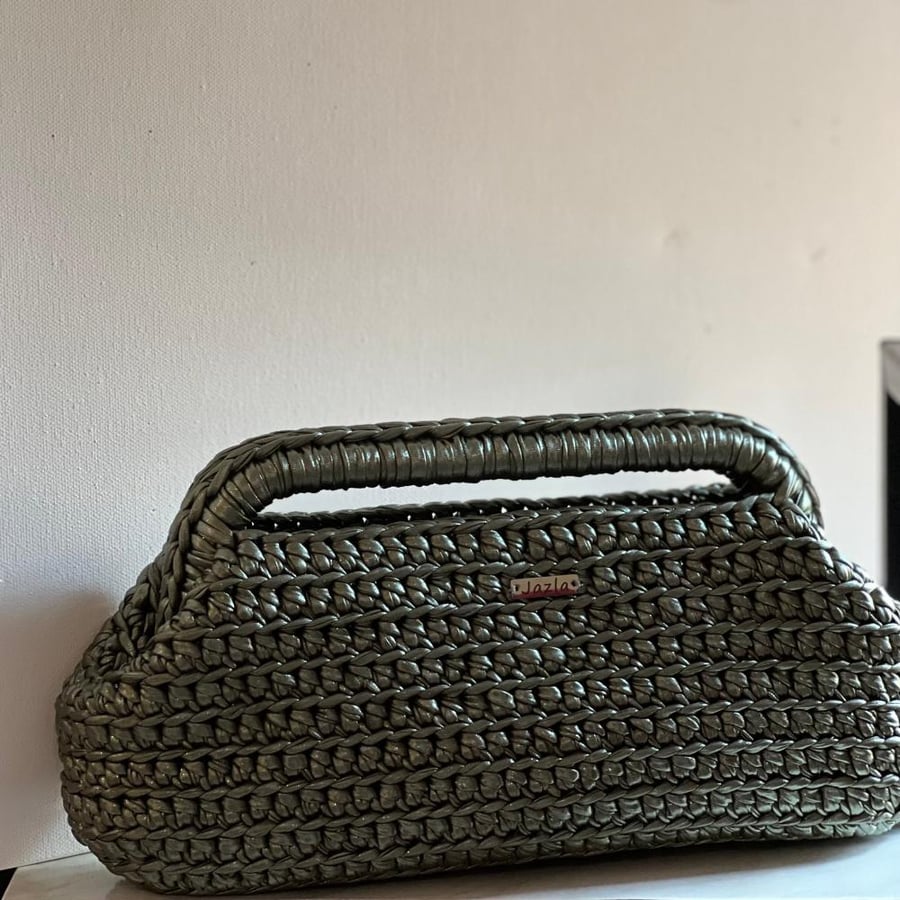 Ivy clutch
