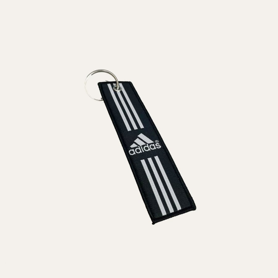 ميدالية adidas