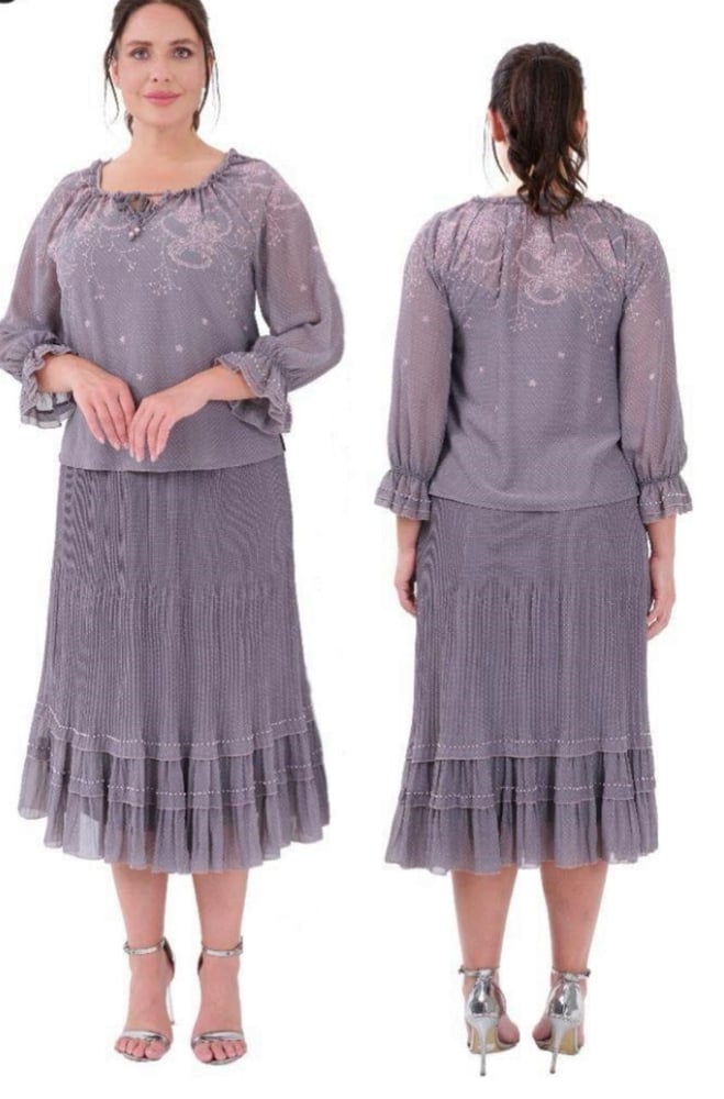 Skirt set decorated with pearls