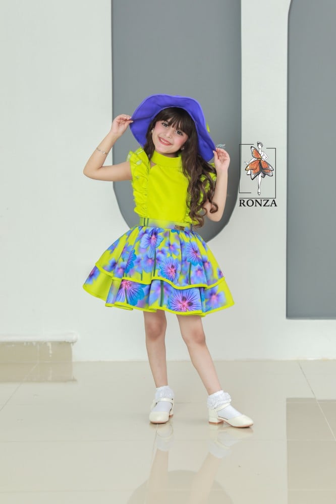 تنورة وبلوزة لافيا