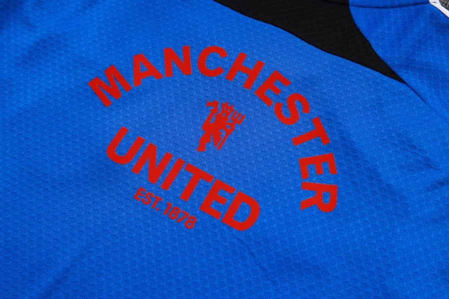 Manchester United 2025-2026 summer training set blue