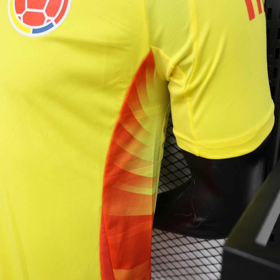 طقم منتخب كولمبيا الاساسي 2024-2025