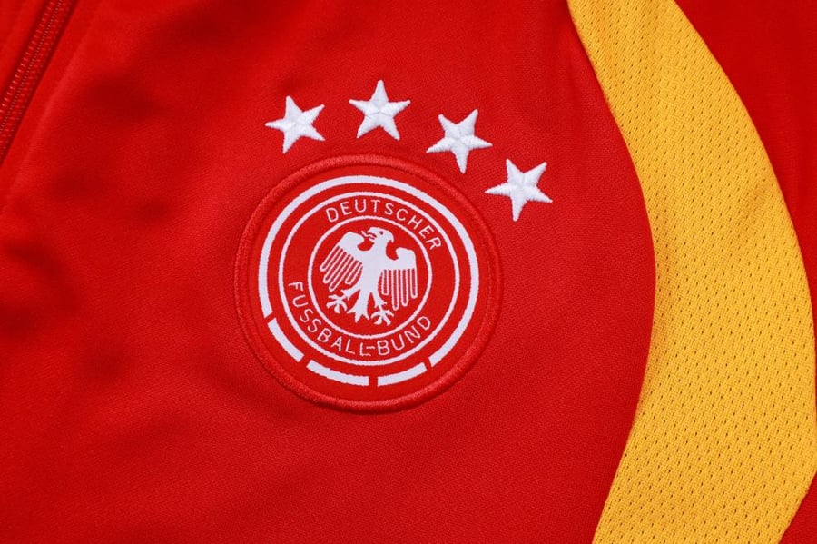 طقم تدريب شتوي منتخب المانيا 2025-2026 احمر سحاب كامل