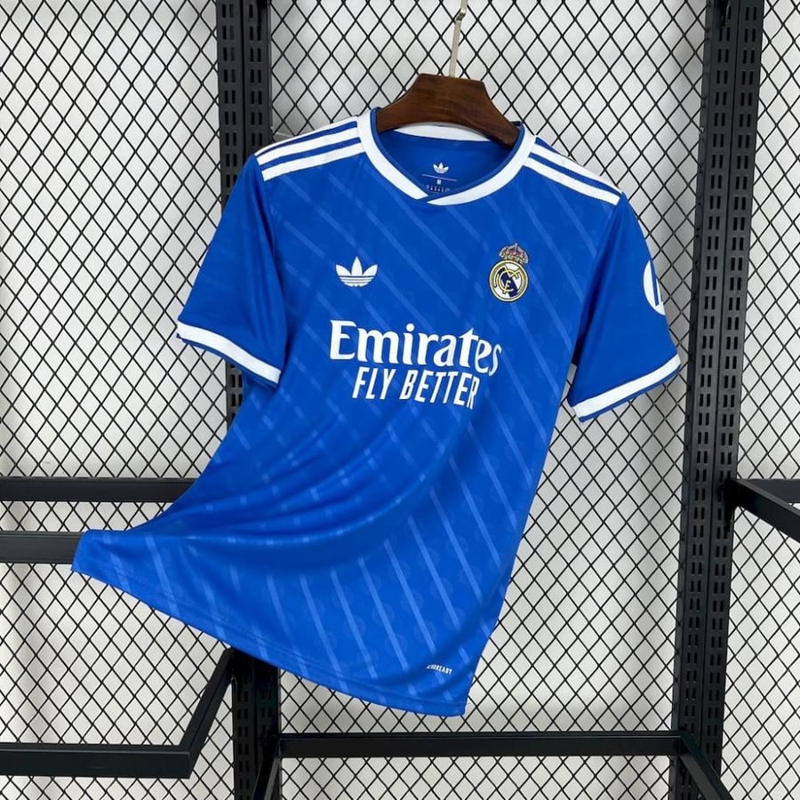 طقم ريال مدريد الثالث 2025-2026 مقاس جامبو