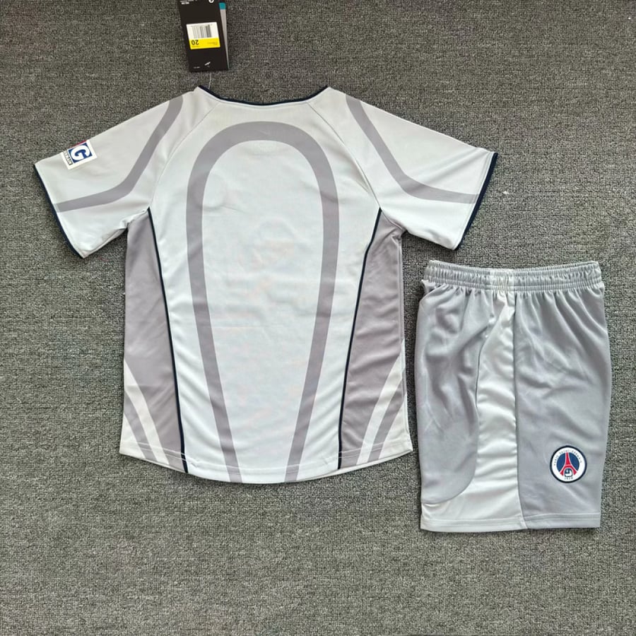 Paris Saint-Germain team 2001-2002 children