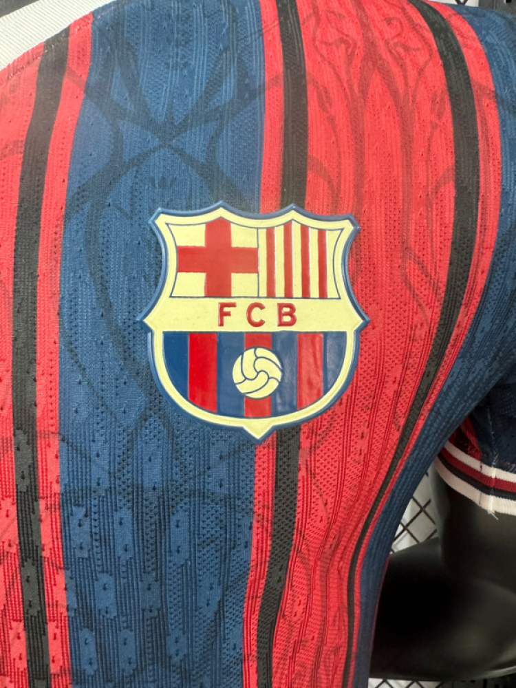 طقم برشلونة بمناسبة مرور 125 عام  2025-2026