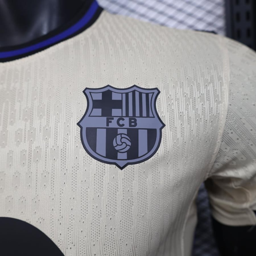 طقم برشلونة الاحتياطي 2025-2026