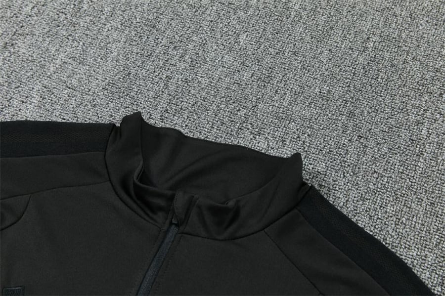 Liverpool 2026-2027 winter training set black