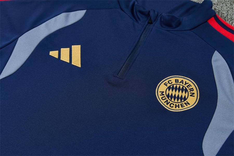 طقم تدريب شتوي بايرن ميونخ 2026-2027 كحلي