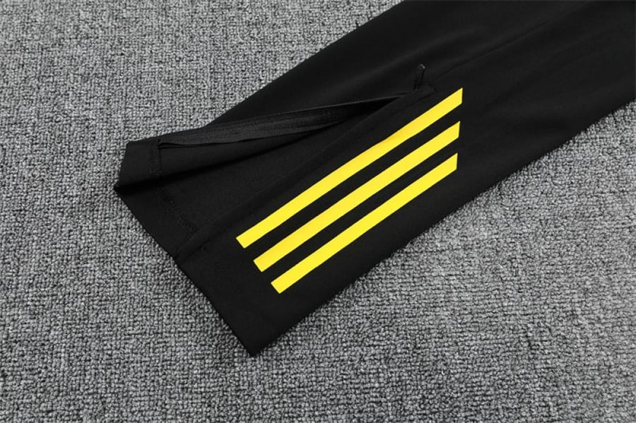 Manchester United 2025-2026 winter training set black