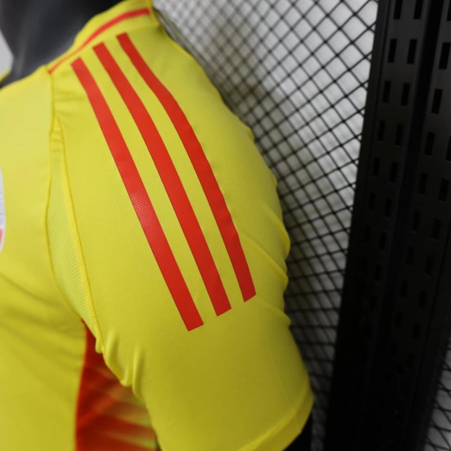 طقم منتخب كولمبيا الاساسي 2024-2025