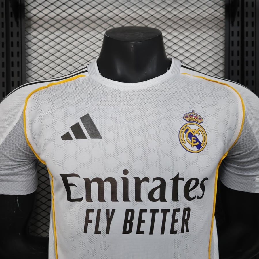 طقم ريال مدريد الاساسي 2025-2026