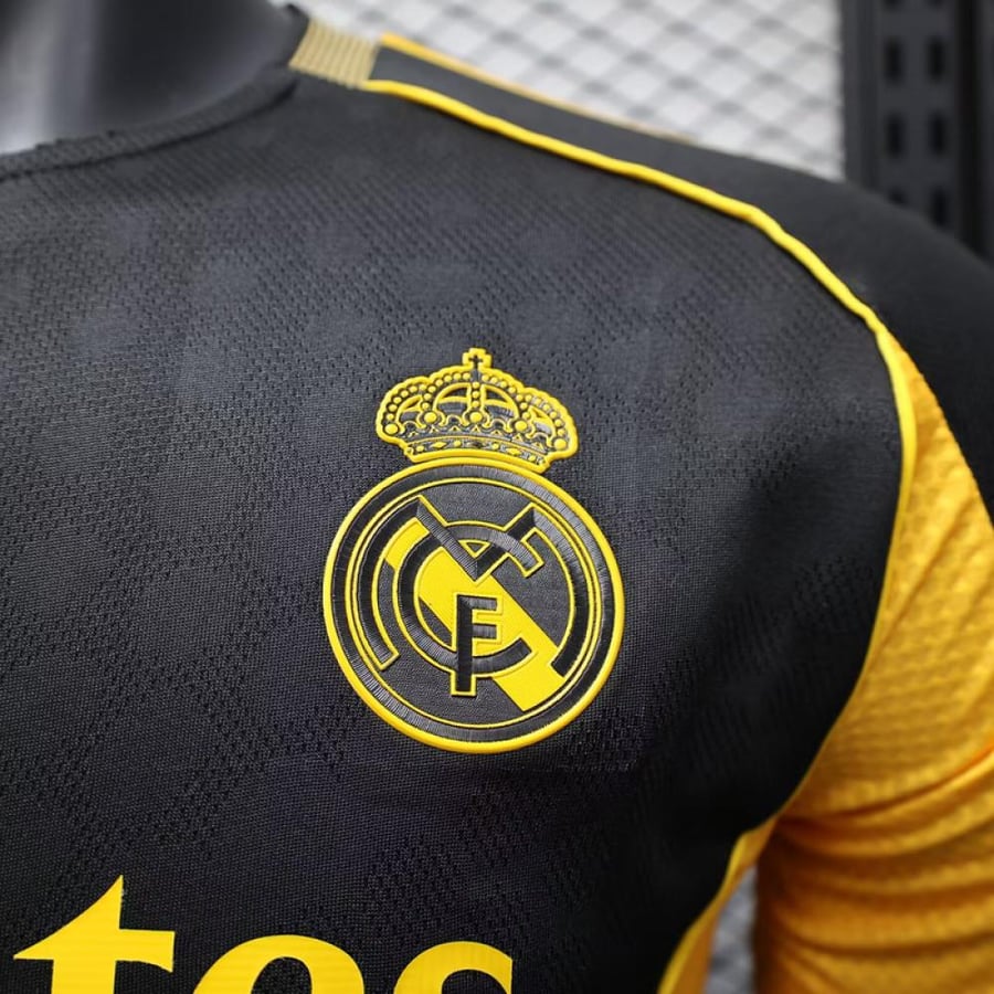 طقم ريال مدريد نسخة خاصة  2025-2026 اسود