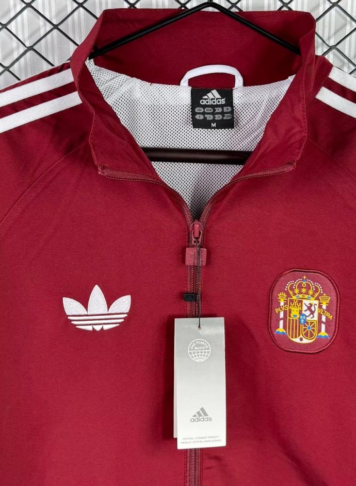 جاكيت منتخب اسبانيا 2026 عنابي