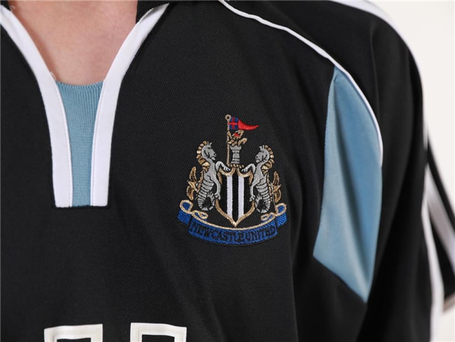Newcastle United kit for the 2000-2001 season, black