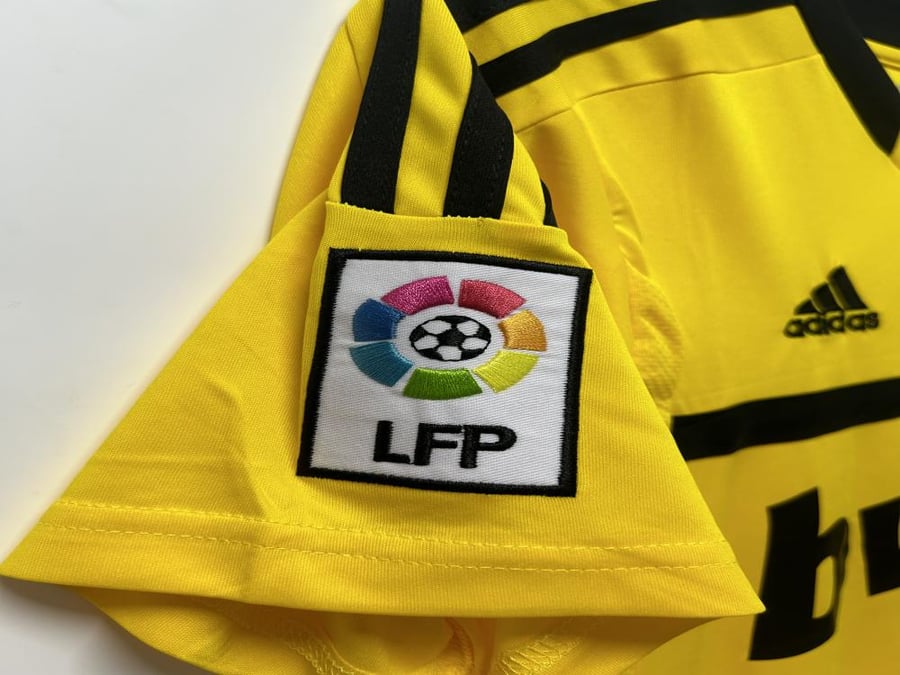 Real Madrid kit for the 2011-2012 season, goalkeeper yellow