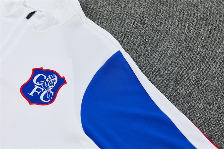 طقم تدريب شتوي تشيلسي 2026-2027 ابيض