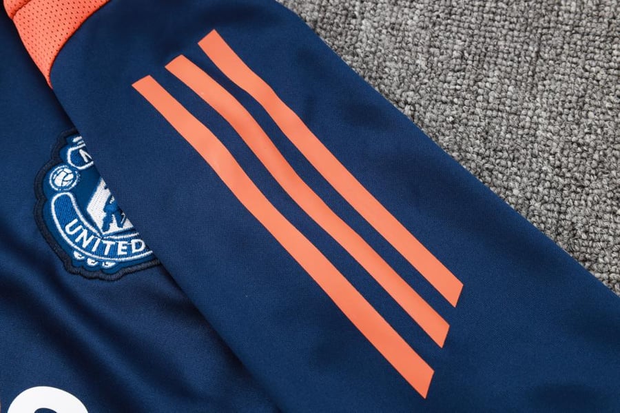 Manchester United 2024-2025 winter training set navy
