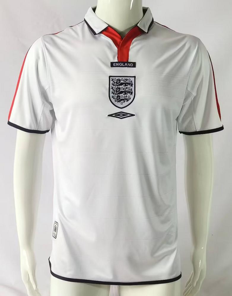 طقم منتخب انجلترا موسم 2004 ابيض