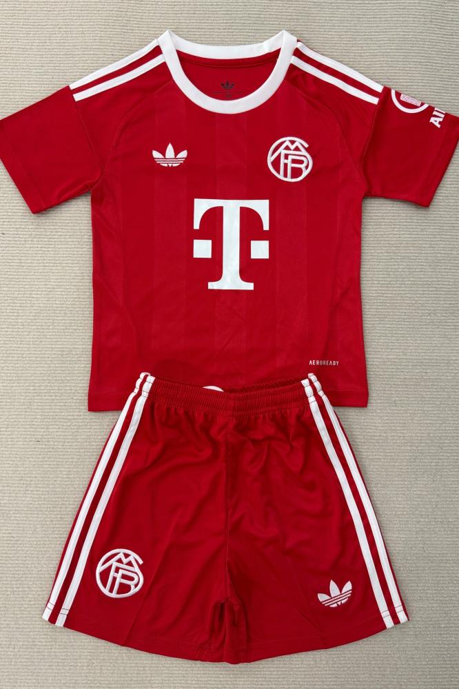 Bayern Munich goalkeeper set 2025-2026 red