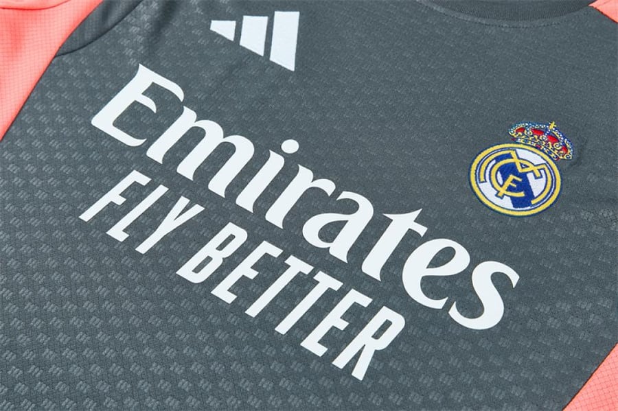 طقم تدريب صيفي ريال مدريد 2026-2027 رمادي