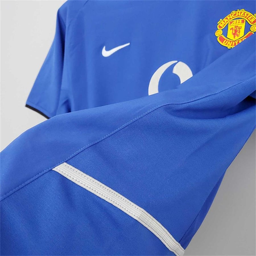 Manchester United kit 2002-2004 season blue