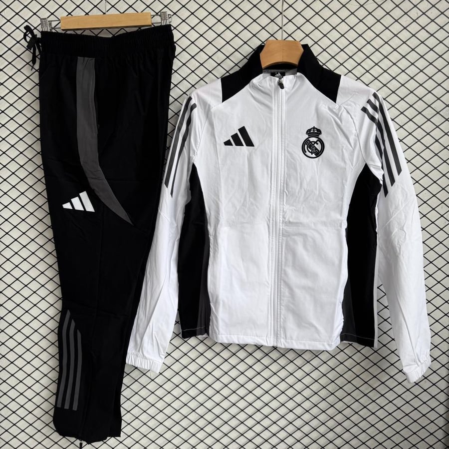 طقم تدريب شتوي ريال مدريد 2025-2026 ضد الماء ابيض