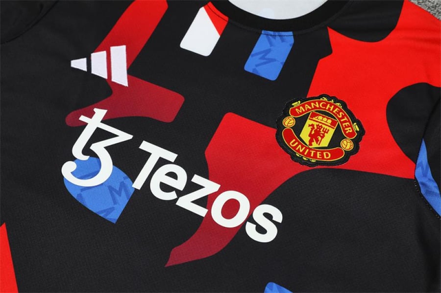Manchester United 2024-2025 summer training set black