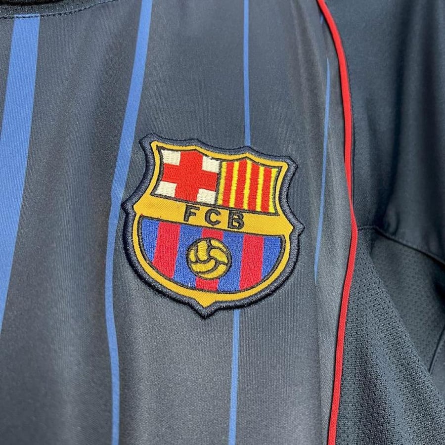 تيشيرت برشلونة موسم 2004-2005 ازرق
