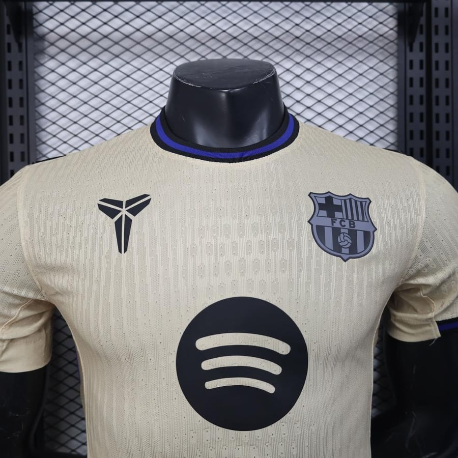 طقم برشلونة الاحتياطي 2025-2026