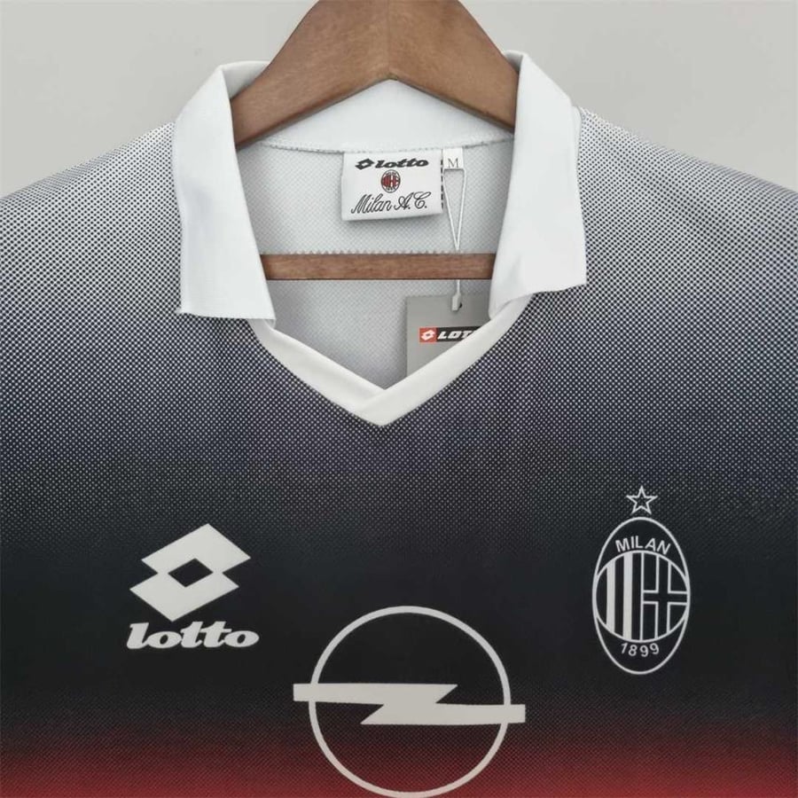 Milan kit for the 1995-1996 season training (2)