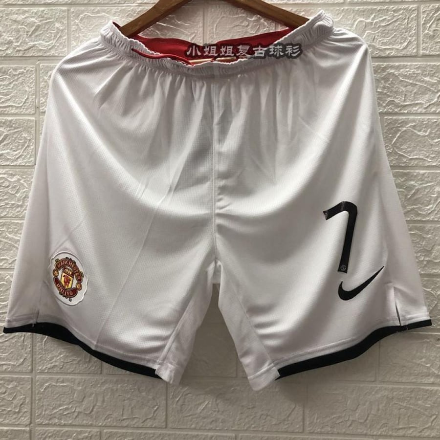 Manchester United kit for the 2002-2004 season, red, long sleeve