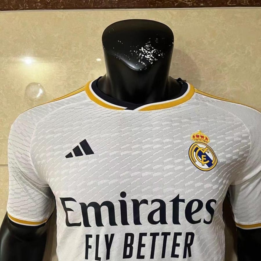 طقم ريال مدريد الاساسي 2023-2024