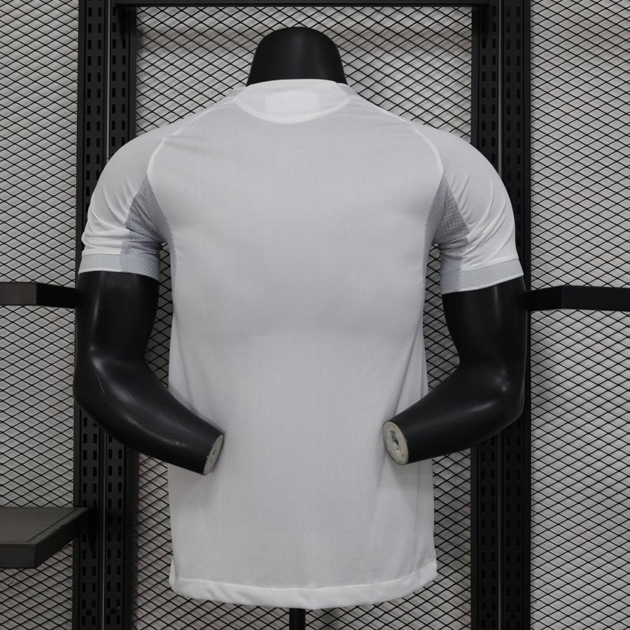 طقم ريال مدريد الاساسي 2025-2026