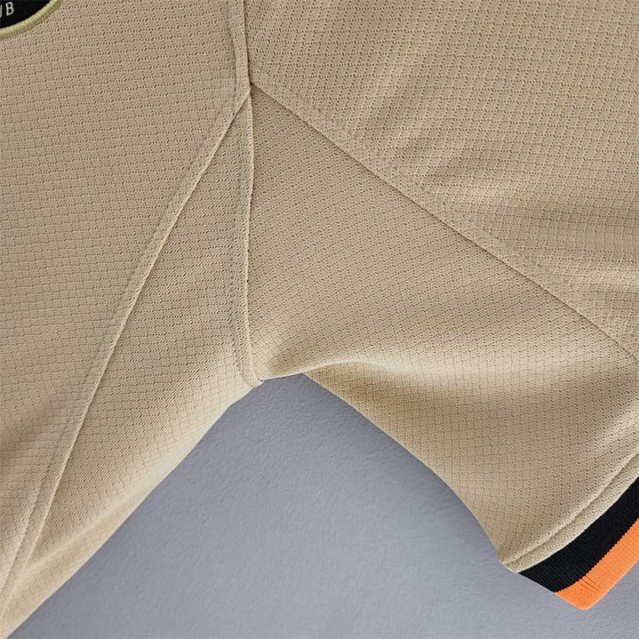 Chelsea kit for the 2022-2023 season beige