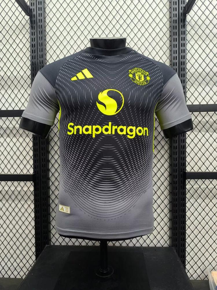 Manchester United goalkeeper kit 2025-2026
