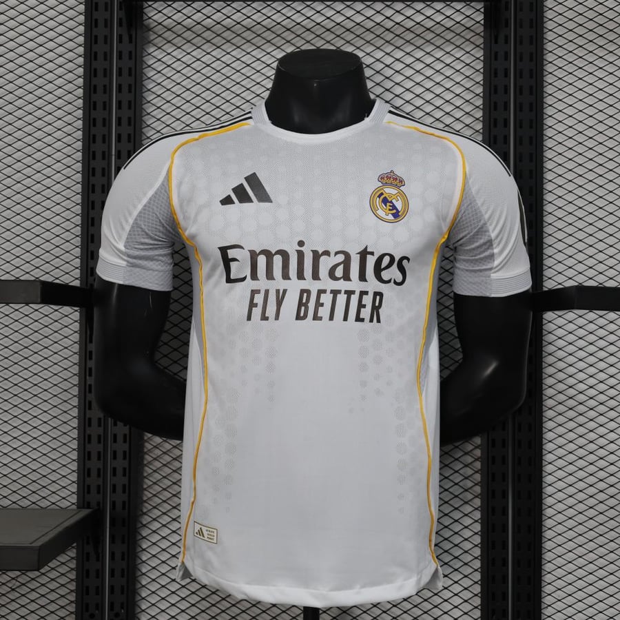 طقم ريال مدريد الاساسي 2025-2026