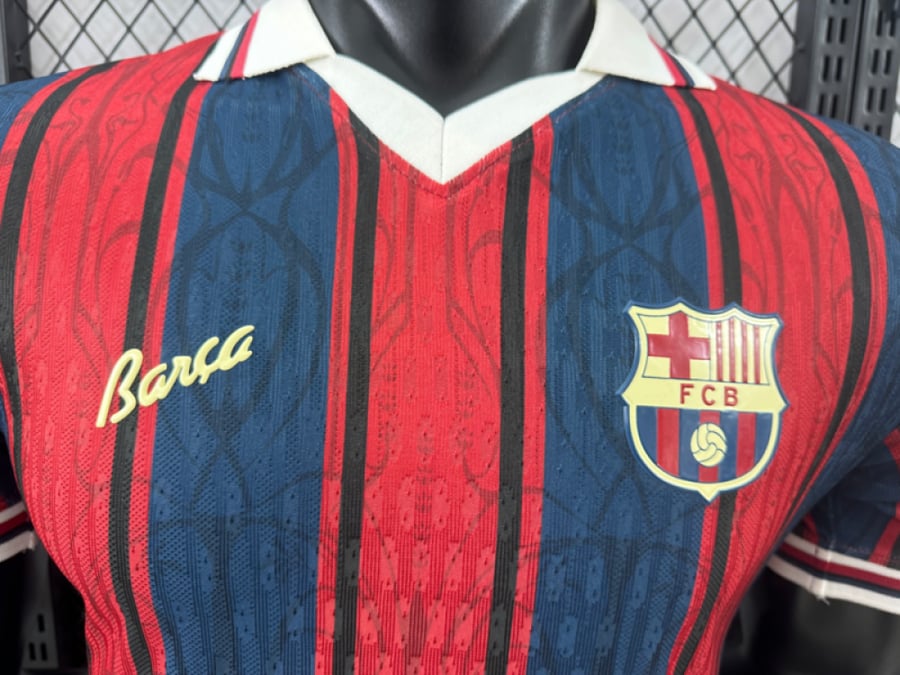 طقم برشلونة بمناسبة مرور 125 عام  2025-2026