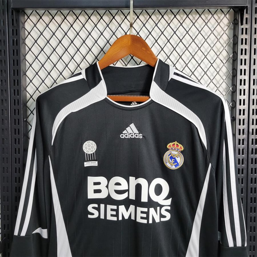 Real Madrid kit for the 2006-2007 season, black, long sleeve
