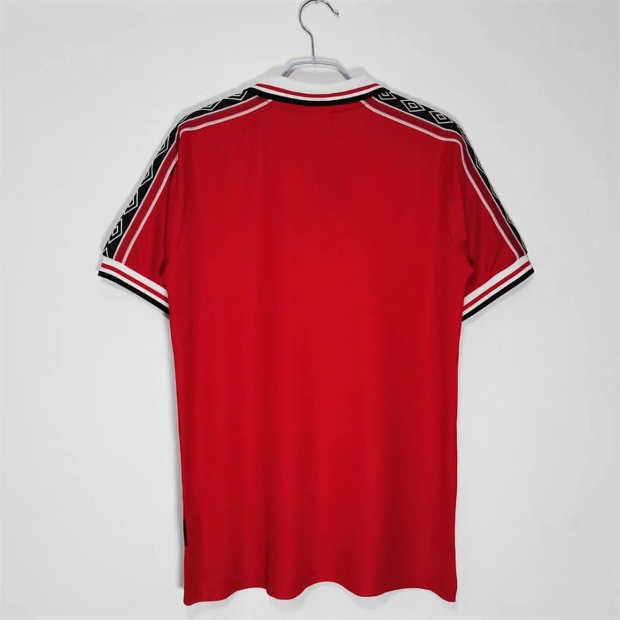 Manchester United team 1998-1999 season red