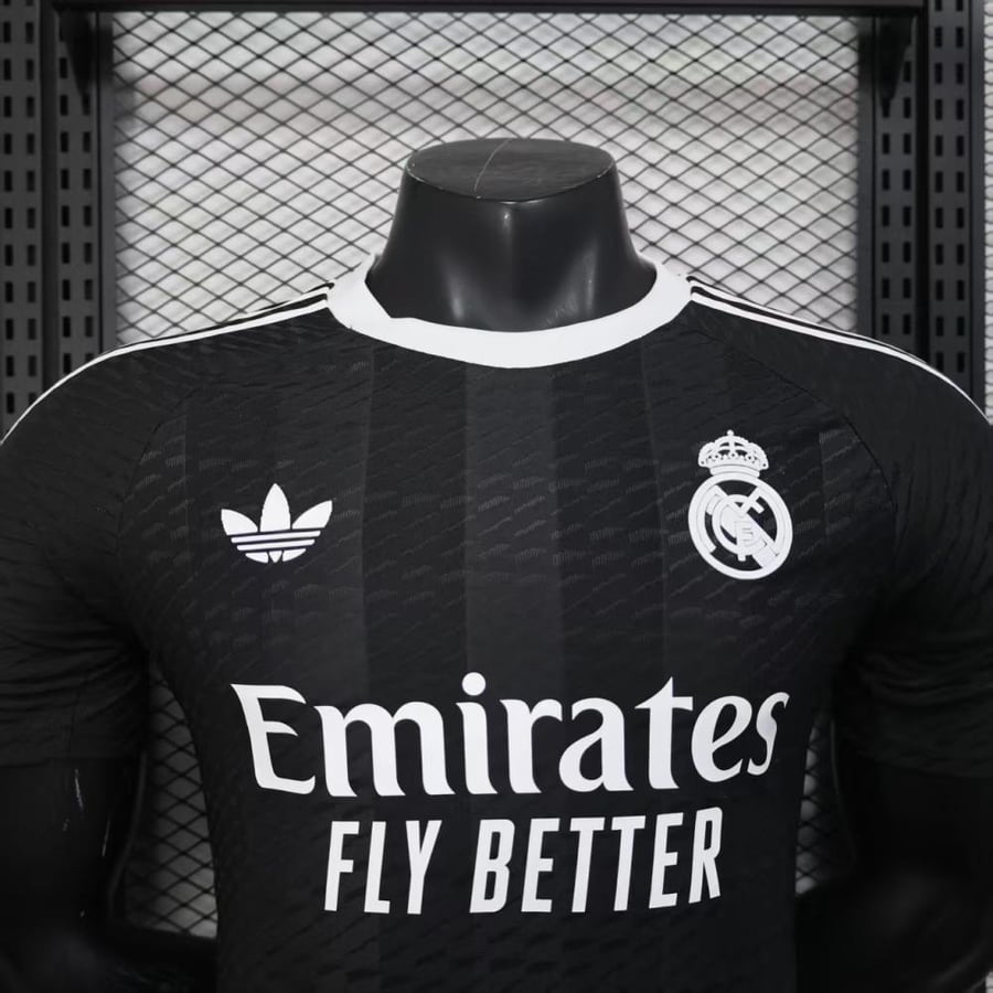 Real Madrid goalkeeper set 2025-2026 black