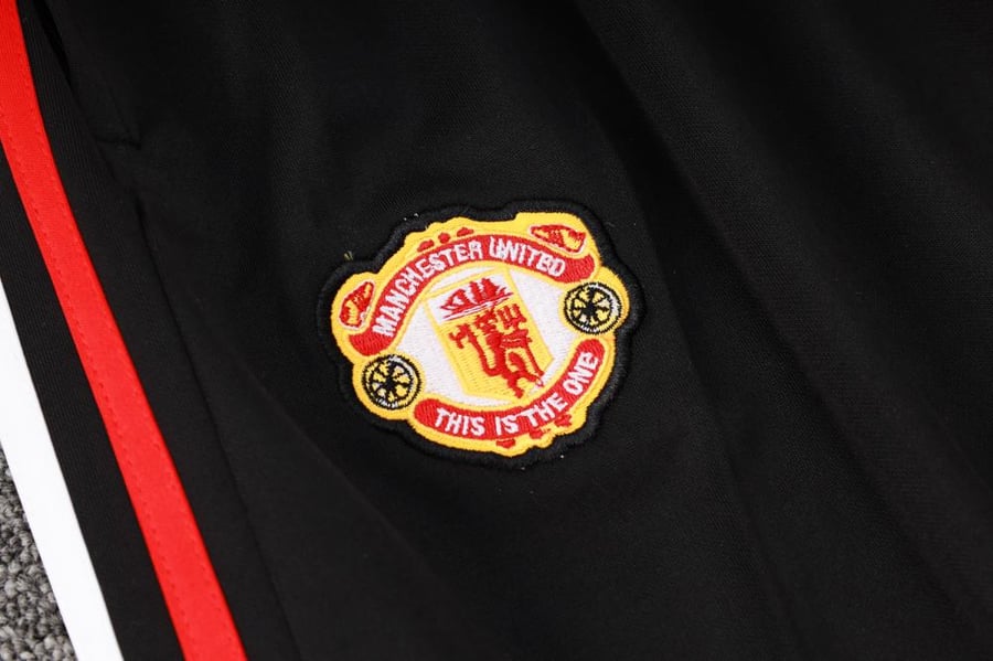 Manchester United 2024-2025 winter training set black full zipper
