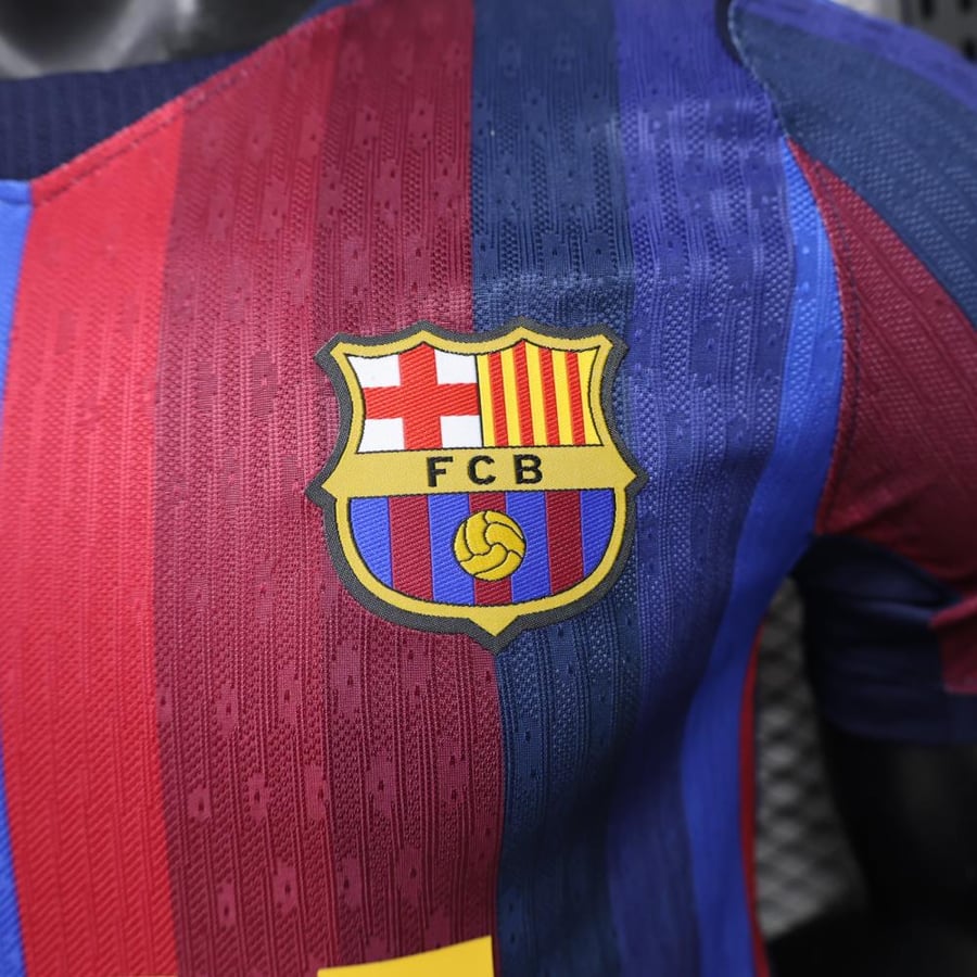 طقم برشلونة خاص في الكلاسيكو 2026-2027