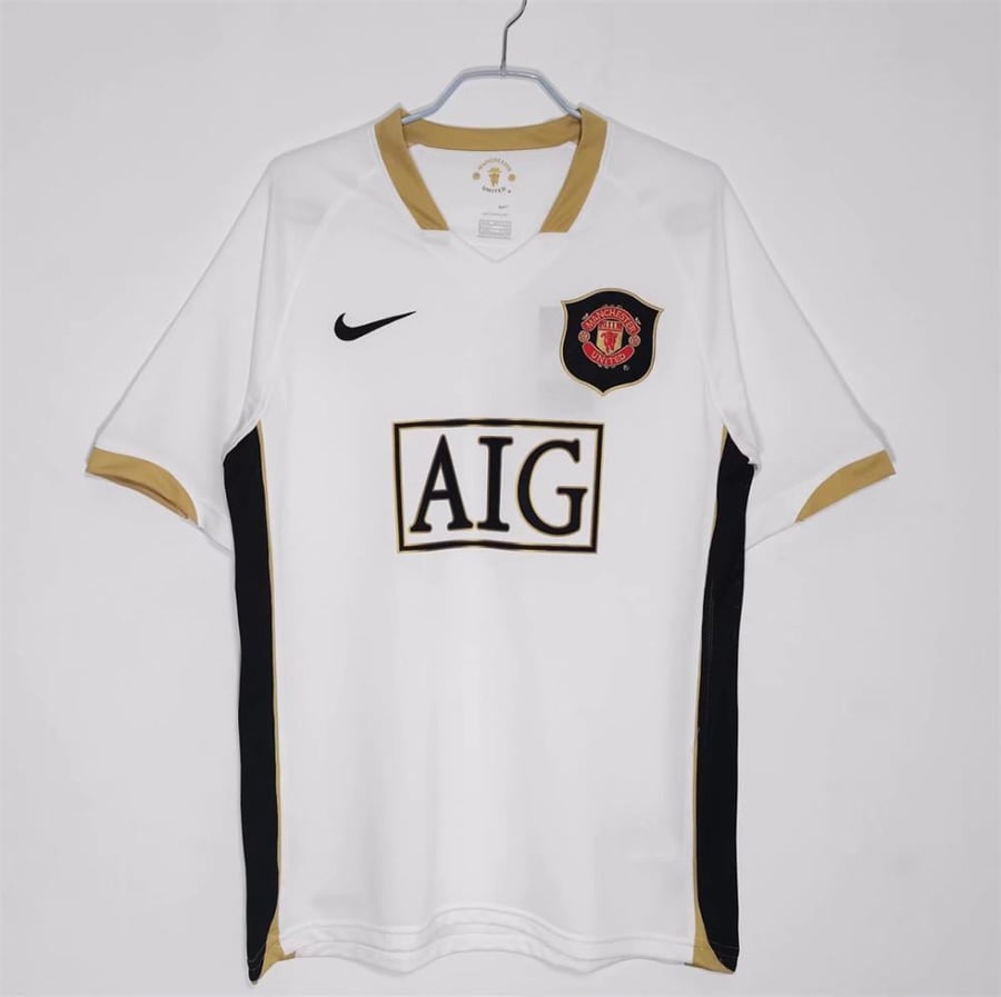 Manchester United kit for the 2006-2007 season, white