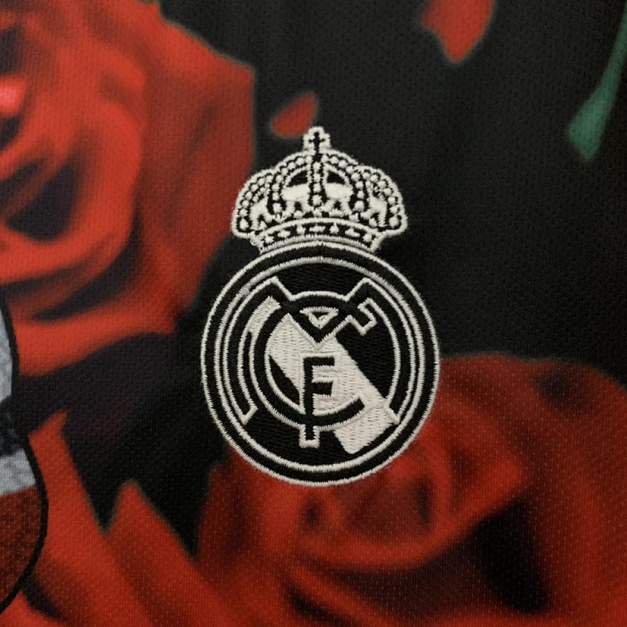 طقم ريال مدريد نسخة خاصة  2025-2026 احمر